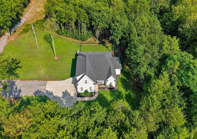 Photo 3 of Single family home for sale at 212 Anderton Rd, Bell Buckle, TN 37020 | MLS# 3524716 | Listing updated on 2026-10-09