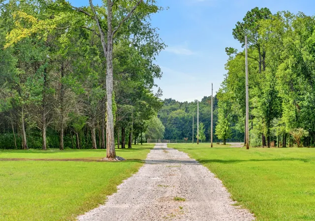 Photo 4 of Single family home for sale at 212 Anderton Rd, Bell Buckle, TN 37020 | MLS# 3524716 | Listing updated on 2026-10-09