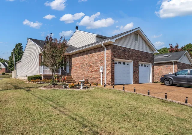 Photo 1 of Single family home for sale at 101 Sugar Maple N, Hendersonville, TN 37075 | MLS# 3518982 | Listing updated on 2026-09-14