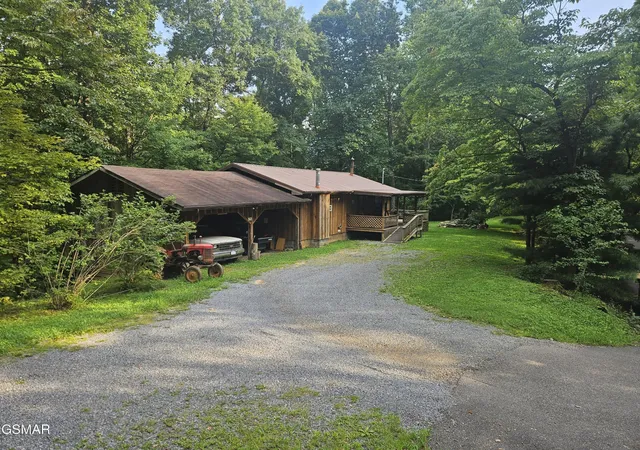 Photo 3 of Single family home for sale at 422 Ball Mountain Way, Gatlinburg, TN 37738 | MLS# 3518990 | Listing updated on 2026-10-02