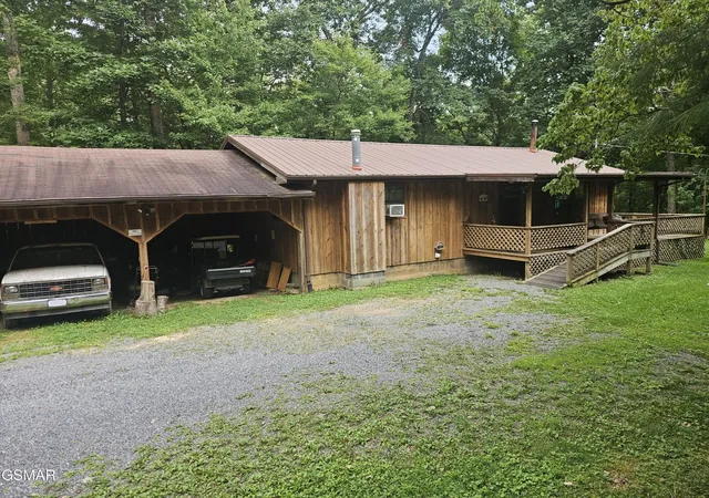 Photo 3 of Single family home for sale at 422 Ball Mountain Way, Gatlinburg, TN 37738 | MLS# 3518990 | Listing updated on 2026-10-02