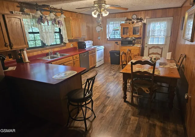 Photo 4 of Single family home for sale at 422 Ball Mountain Way, Gatlinburg, TN 37738 | MLS# 3518990 | Listing updated on 2026-10-02