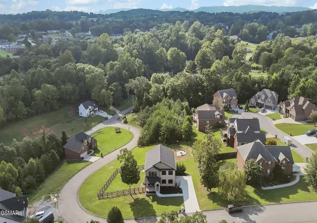 Photo 4 of Single family home for sale at 1007 Crown Ridge Ln, Powell, TN 37849 | MLS# 3591824 | Listing updated on 2026-09-22