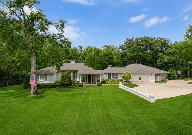 Photo 1 of Mansion for sale at 6010 Hickory Valley Rd, Nashville, TN 37205 | MLS# 3531811 | Listing updated on 2026-09-14