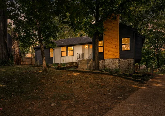Photo 2 of Single family home for sale at 304 Sunrise Cir, Mount Juliet, TN 37122 | MLS# 3520381 | Listing updated on 2026-09-14