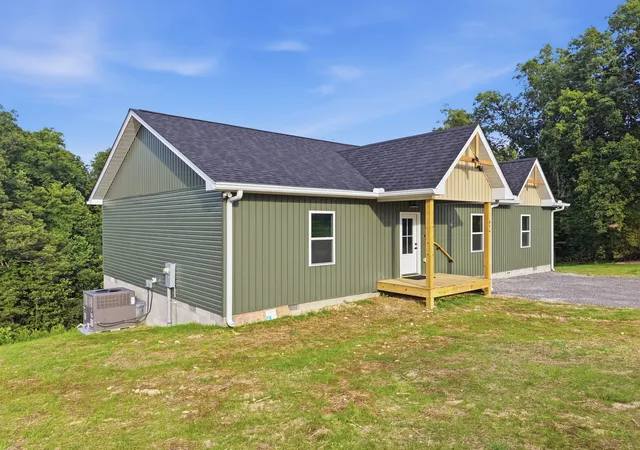 Photo 2 of Single family home for sale at 674 Dyer Ridge Rd, Baxter, TN 38544 | MLS# 3519352 | Listing updated on 2026-10-05