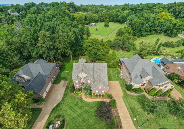 Photo 2 of Single family home for sale at 7166 Tullamore Ln, Franklin, TN 37067 | MLS# 3527789 | Listing updated on 2026-09-11