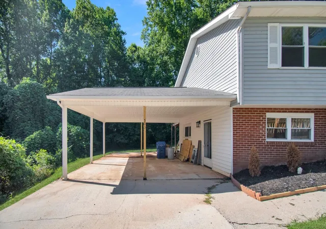 Photo 3 of Single family home for sale at 503 Martin Luther King Junior Driv, Rockwood, TN 37854 | MLS# 3520339 | Listing updated on 2026-09-11