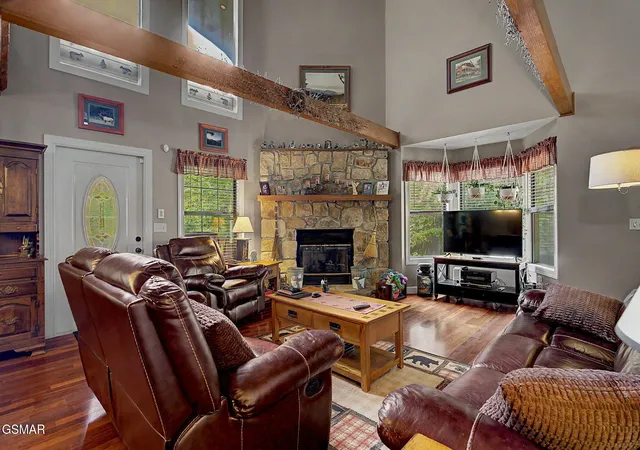 Photo 3 of Sale Pending at 2921 Barnes Dr, Sevierville, TN 37862 | MLS# 3520448 | Listing updated on 2026-09-11