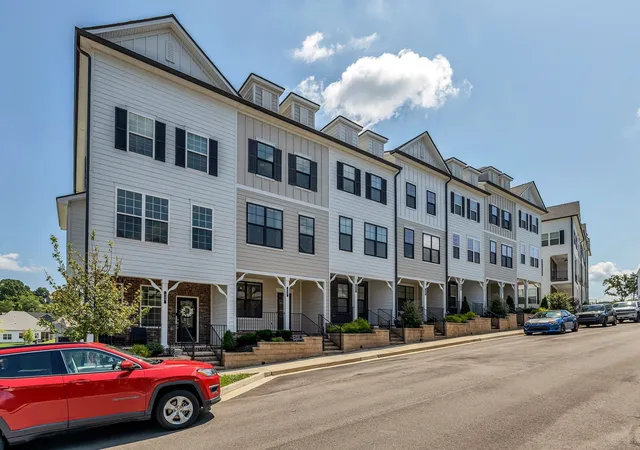 Photo 3 of Single family home for sale at 455 Portsdale Dr, Brentwood, TN 37027 | MLS# 3521145 | Listing updated on 2026-09-14