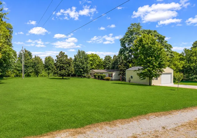 Photo 3 of Manufactured home for sale at 1356 Sam Johnson Rd, Columbia, TN 38401 | MLS# 3520789 | Listing updated on 2026-09-14