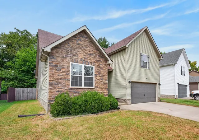 Photo 2 of Single family home for sale at 3658 Fox Tail Dr, Clarksville, TN 37040 | MLS# 3526786 | Listing updated on 2026-10-04