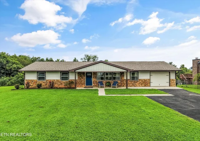 Photo 1 of Sale Pending at 250 Trades Dr, Lenoir City, TN 37771 | MLS# 3520910 | Listing updated on 2026-09-30