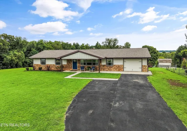 Photo 3 of Sale Pending at 250 Trades Dr, Lenoir City, TN 37771 | MLS# 3520910 | Listing updated on 2026-09-30