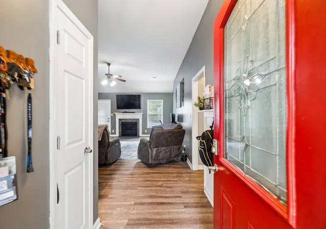 Photo 3 of Single family home for sale at 530 Glenstone Springs Dr, Clarksville, TN 37043 | MLS# 3525693 | Listing updated on 2026-09-15