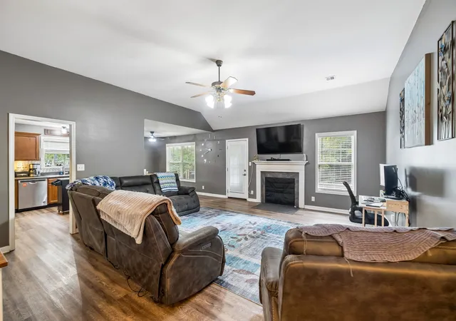 Photo 4 of Single family home for sale at 530 Glenstone Springs Dr, Clarksville, TN 37043 | MLS# 3525693 | Listing updated on 2026-09-15