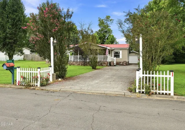 Photo 4 of Manufactured home for sale at 2025 River Meadows Dr, Sevierville, TN 37876 | MLS# 3520931 | Listing updated on 2026-10-01