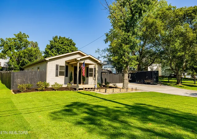 Photo 1 of Single family home for sale at 410 Harville St, Maryville, TN 37804 | MLS# 3521018 | Listing updated on 2026-09-21