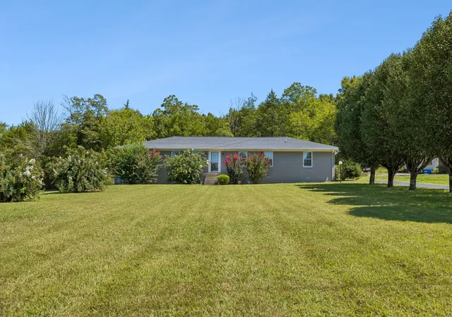 Photo 2 of Single family home for sale at 212 Dixon Springs Hwy, Carthage, TN 37030 | MLS# 3528893 | Listing updated on 2026-09-29