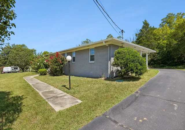 Photo 3 of Single family home for sale at 212 Dixon Springs Hwy, Carthage, TN 37030 | MLS# 3528893 | Listing updated on 2026-09-29