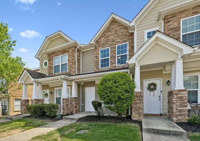Photo 3 of Sale Pending at 112 Cobblestone Pl Dr, Goodlettsville, TN 37072 | MLS# 3527398 | Listing updated on 2026-09-14