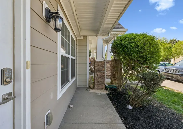 Photo 3 of Sale Pending at 112 Cobblestone Pl Dr, Goodlettsville, TN 37072 | MLS# 3527398 | Listing updated on 2026-09-14