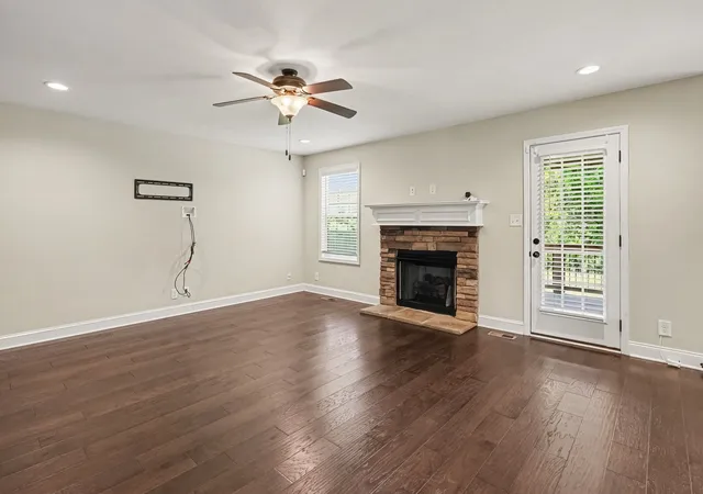 Photo 4 of Single family home for sale at 969 Harding Dr, Clarksville, TN 37042 | MLS# 3526406 | Listing updated on 2026-10-22