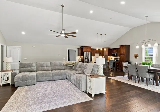 Photo 2 of Single family home for sale at 1412 Suzanne Dr, Murfreesboro, TN 37128 | MLS# 3527127 | Listing updated on 2026-10-08