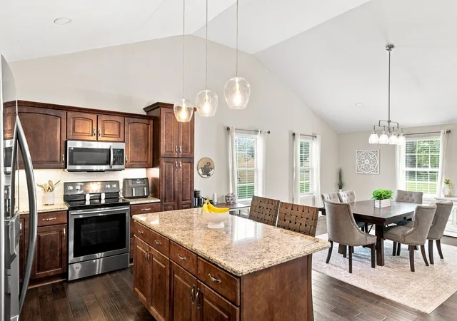 Photo 3 of Single family home for sale at 1412 Suzanne Dr, Murfreesboro, TN 37128 | MLS# 3527127 | Listing updated on 2026-10-08
