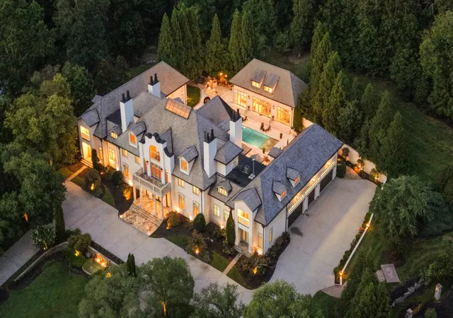 Photo 3 of Mansion for sale at 8843 Forest Creek Ln, Ooltewah, TN 37363 | MLS# 3528781 | Listing updated on 2026-09-14