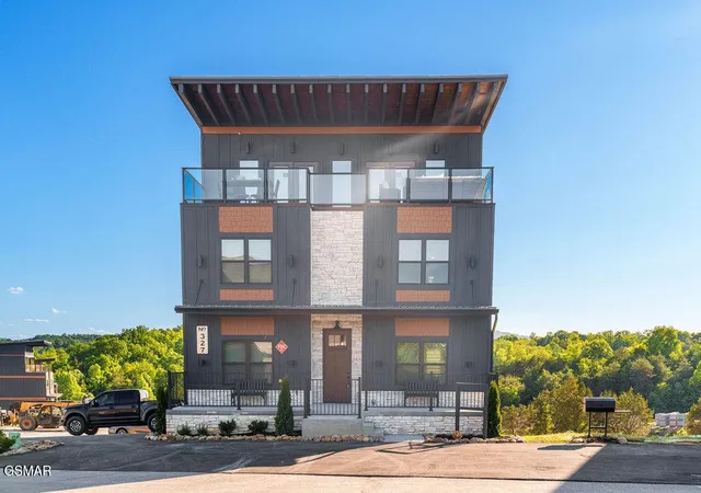 Photo 3 of Sale Pending at 633 Summer Valley Way #9R8, Sevierville, TN 37862 | MLS# 3523786 | Listing updated on 2026-09-11