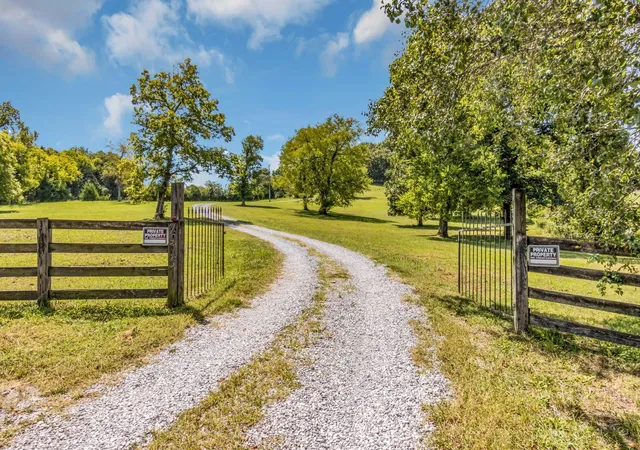 Photo 3 of Single family home for sale at 7915 Dismal Hollow Rd, Christiana, TN 37037 | MLS# 3527104 | Listing updated on 2026-09-11
