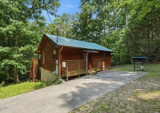 Photo 1 of Single family home for sale at 2230 Cove Creek Dr, Sevierville, TN 37862 | MLS# 3524706 | Listing updated on 2026-09-11