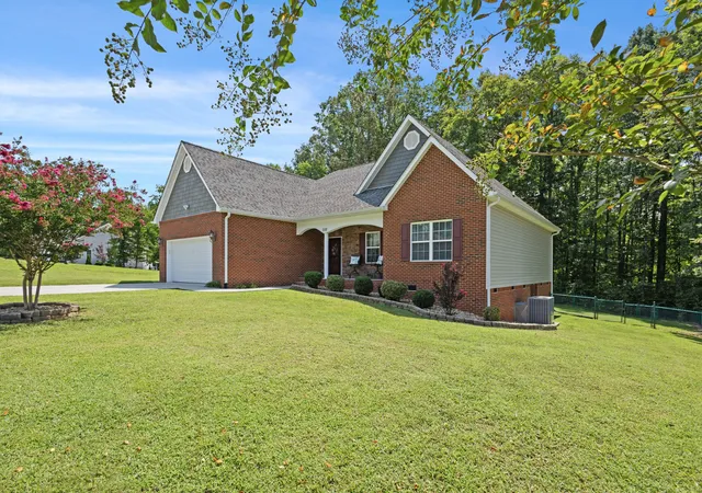 Photo 1 of Single family home for sale at 332 Shadows Lawn Dr, Athens, TN 37303 | MLS# 3528092 | Listing updated on 2026-09-10