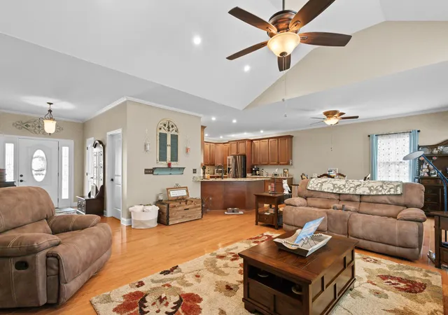 Photo 3 of Single family home for sale at 332 Shadows Lawn Dr, Athens, TN 37303 | MLS# 3528092 | Listing updated on 2026-09-10