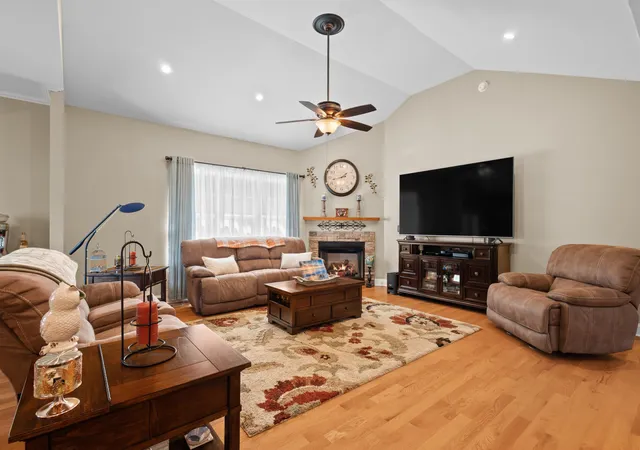 Photo 4 of Single family home for sale at 332 Shadows Lawn Dr, Athens, TN 37303 | MLS# 3528092 | Listing updated on 2026-09-10