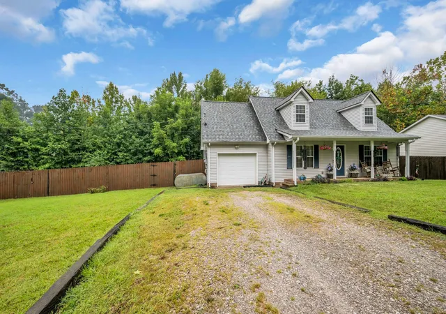 Photo 3 of Single family home for sale at 126 Silver Leaf Cir, Dickson, TN 37055 | MLS# 3525663 | Listing updated on 2026-10-01