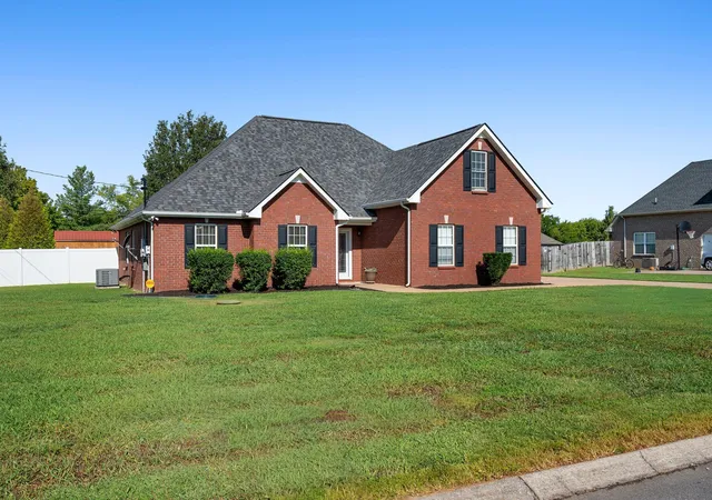 Photo 3 of Single family home for sale at 1005 Stratus Dr, Murfreesboro, TN 37127 | MLS# 3525673 | Listing updated on 2026-09-24