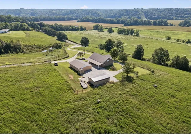 Photo 1 of Single family home for sale at 500 Hurricane Creek Rd, Mc Ewen, TN 37101 | MLS# 3525640 | Listing updated on 2026-09-15