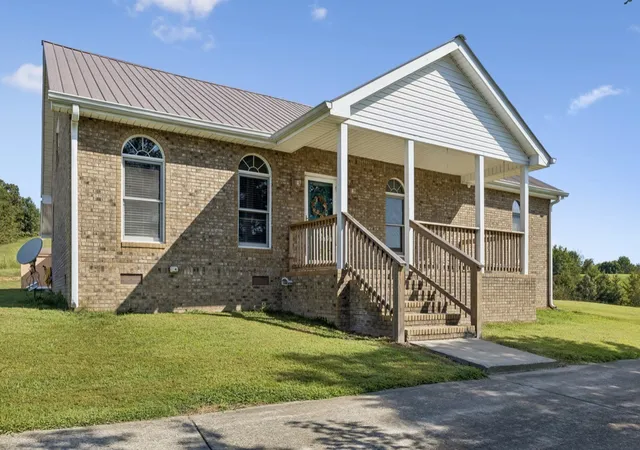 Photo 3 of Single family home for sale at 500 Hurricane Creek Rd, Mc Ewen, TN 37101 | MLS# 3525640 | Listing updated on 2026-09-15