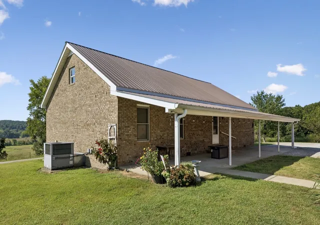 Photo 4 of Single family home for sale at 500 Hurricane Creek Rd, Mc Ewen, TN 37101 | MLS# 3525640 | Listing updated on 2026-09-15