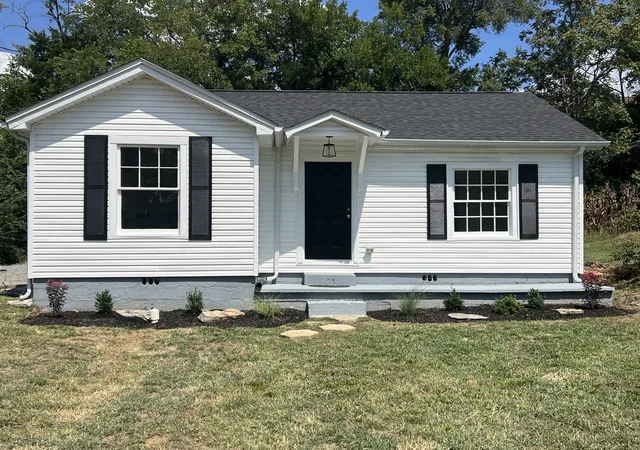 Photo 1 of Single family home for sale at 106 Wheeler St, Shelbyville, TN 37160 | MLS# 3530900 | Listing updated on 2026-09-15