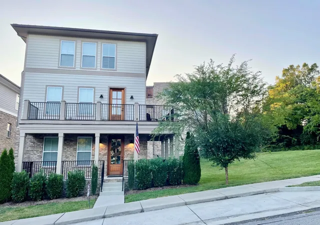 Photo 3 of Single family home for sale at 111 Demoss Rd, Nashville, TN 37209 | MLS# 3526328 | Listing updated on 2026-09-24