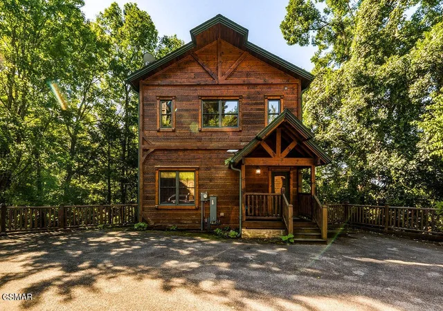 Photo 1 of Single family home for sale at 807 Great Smoky Way, Gatlinburg, TN 37738 | MLS# 3525964 | Listing updated on 2026-10-06
