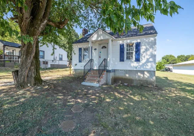 Photo 3 of Single family home for sale at 418 Heil Quaker Ave, Lewisburg, TN 37091 | MLS# 3530689 | Listing updated on 2026-10-07