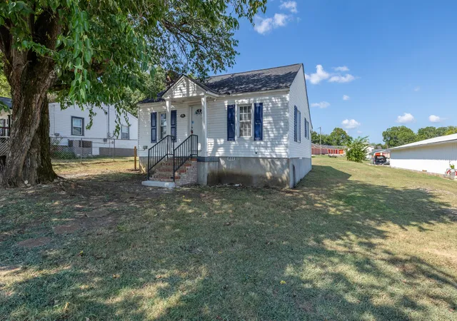Photo 2 of Single family home for sale at 418 Heil Quaker Ave, Lewisburg, TN 37091 | MLS# 3530689 | Listing updated on 2026-10-07