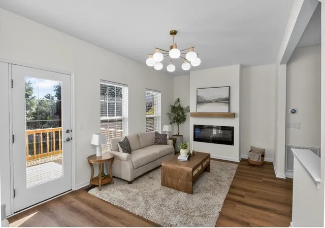 Photo 3 of Townhouse for sale at 604 Huffine Manor Cir, Franklin, TN 37067 | MLS# 3526687 | Listing updated on 2026-09-22