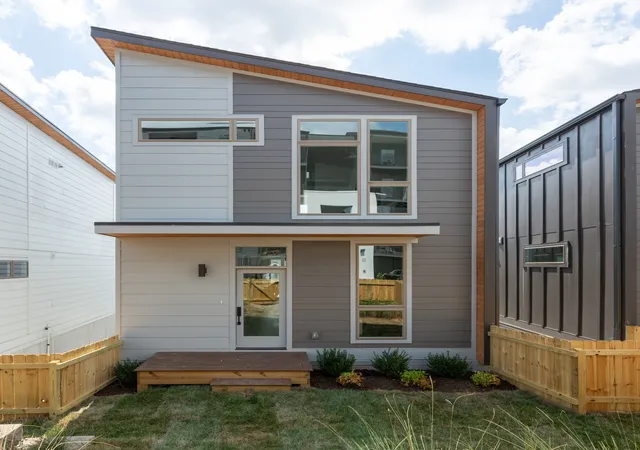 Photo 2 of Single family home for sale at 3013 Edwin Cir, Nashville, TN 37207 | MLS# 3545753 | Listing updated on 2026-10-05
