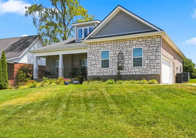 Photo 2 of Single family home for sale at 541 Sapphire Dr, Murfreesboro, TN 37128 | MLS# 3526821 | Listing updated on 2026-09-13