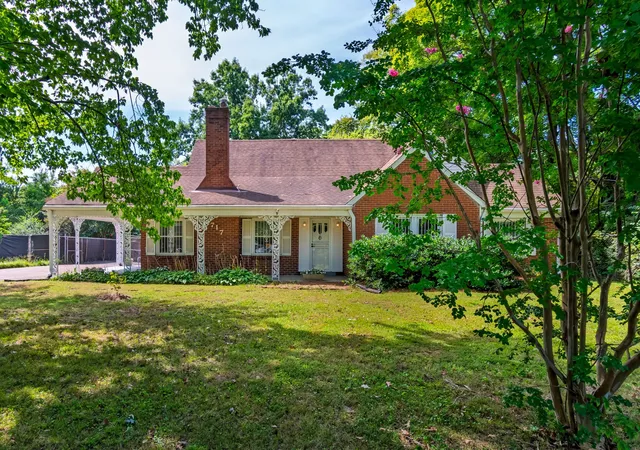 Photo 2 of Single family home for sale at 717 Currey Rd, Nashville, TN 37217 | MLS# 3526632 | Listing updated on 2026-09-21